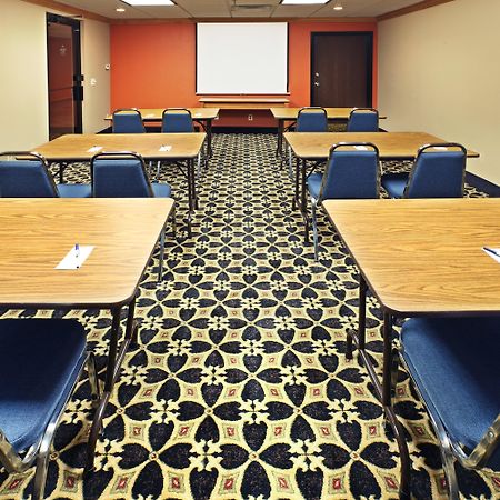 Holiday Inn Express & Suites Fayetteville University Of Arkansas Area By Ihg Exterior photo