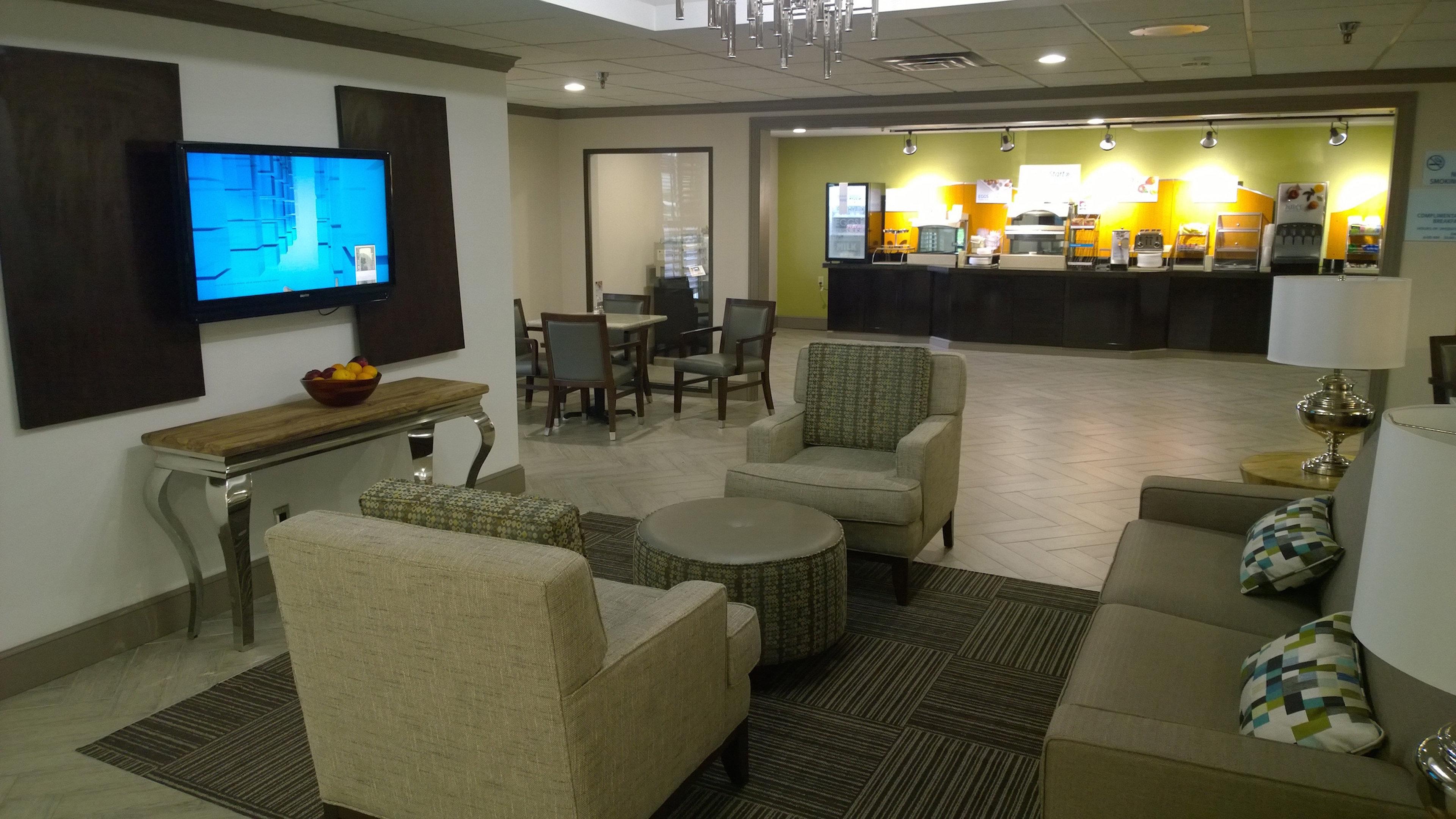 Holiday Inn Express & Suites Fayetteville University Of Arkansas Area By Ihg Exterior photo