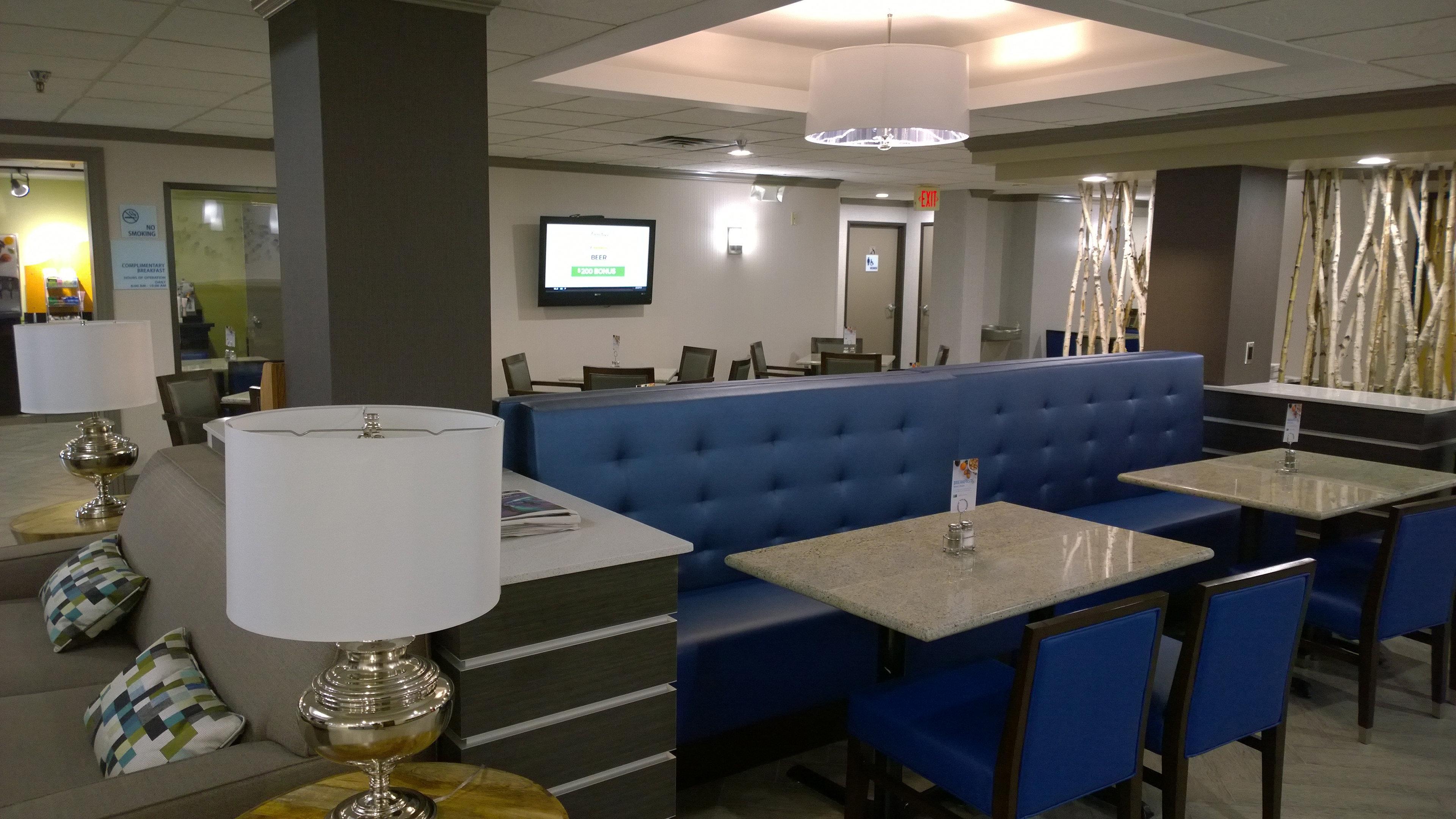 Holiday Inn Express & Suites Fayetteville University Of Arkansas Area By Ihg Exterior photo