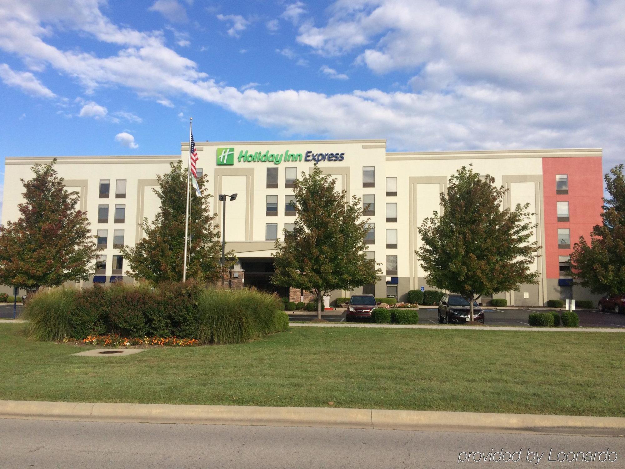 Holiday Inn Express & Suites Fayetteville University Of Arkansas Area By Ihg Exterior photo