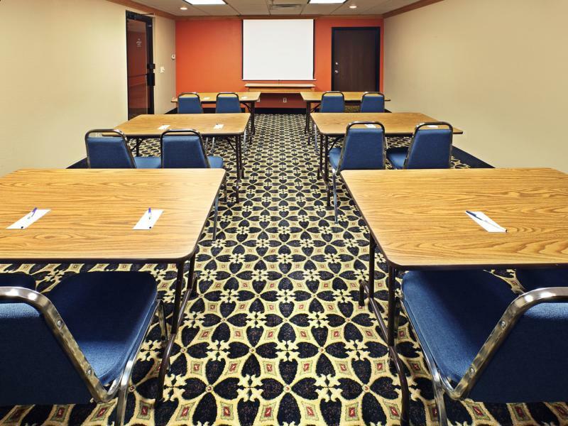Holiday Inn Express & Suites Fayetteville University Of Arkansas Area By Ihg Exterior photo