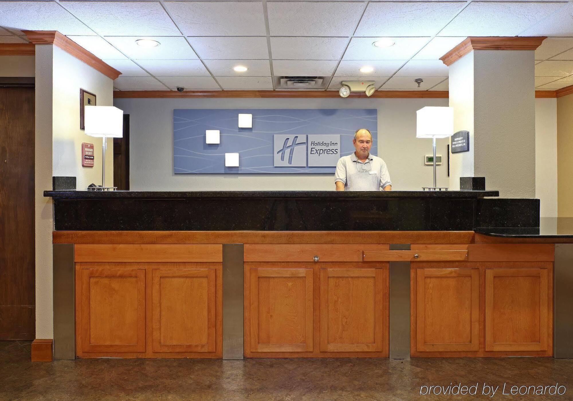 Holiday Inn Express & Suites Fayetteville University Of Arkansas Area By Ihg Exterior photo