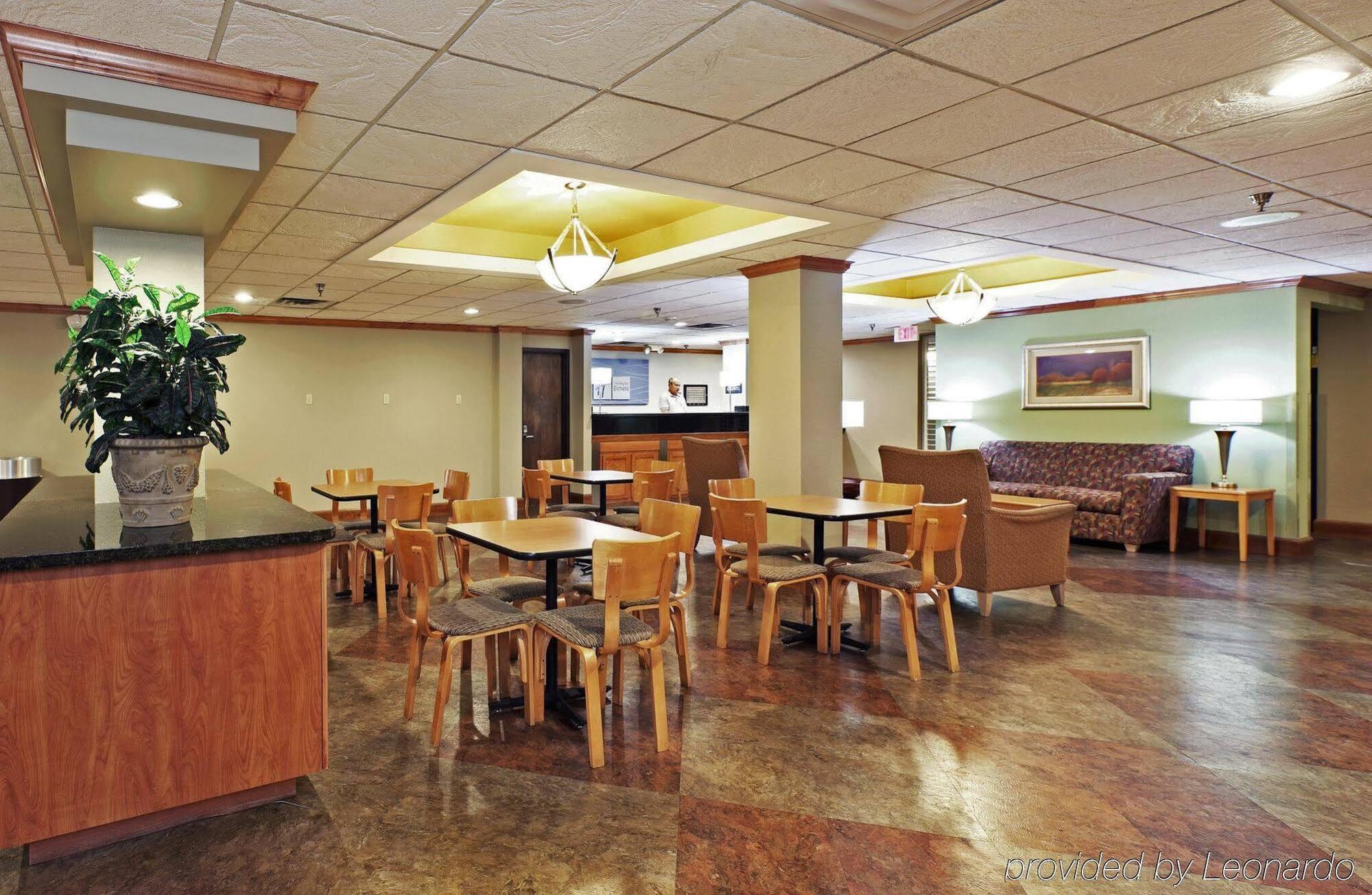 Holiday Inn Express & Suites Fayetteville University Of Arkansas Area By Ihg Exterior photo